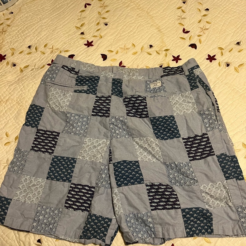 Vineyard Vines Men’s shorts size 40